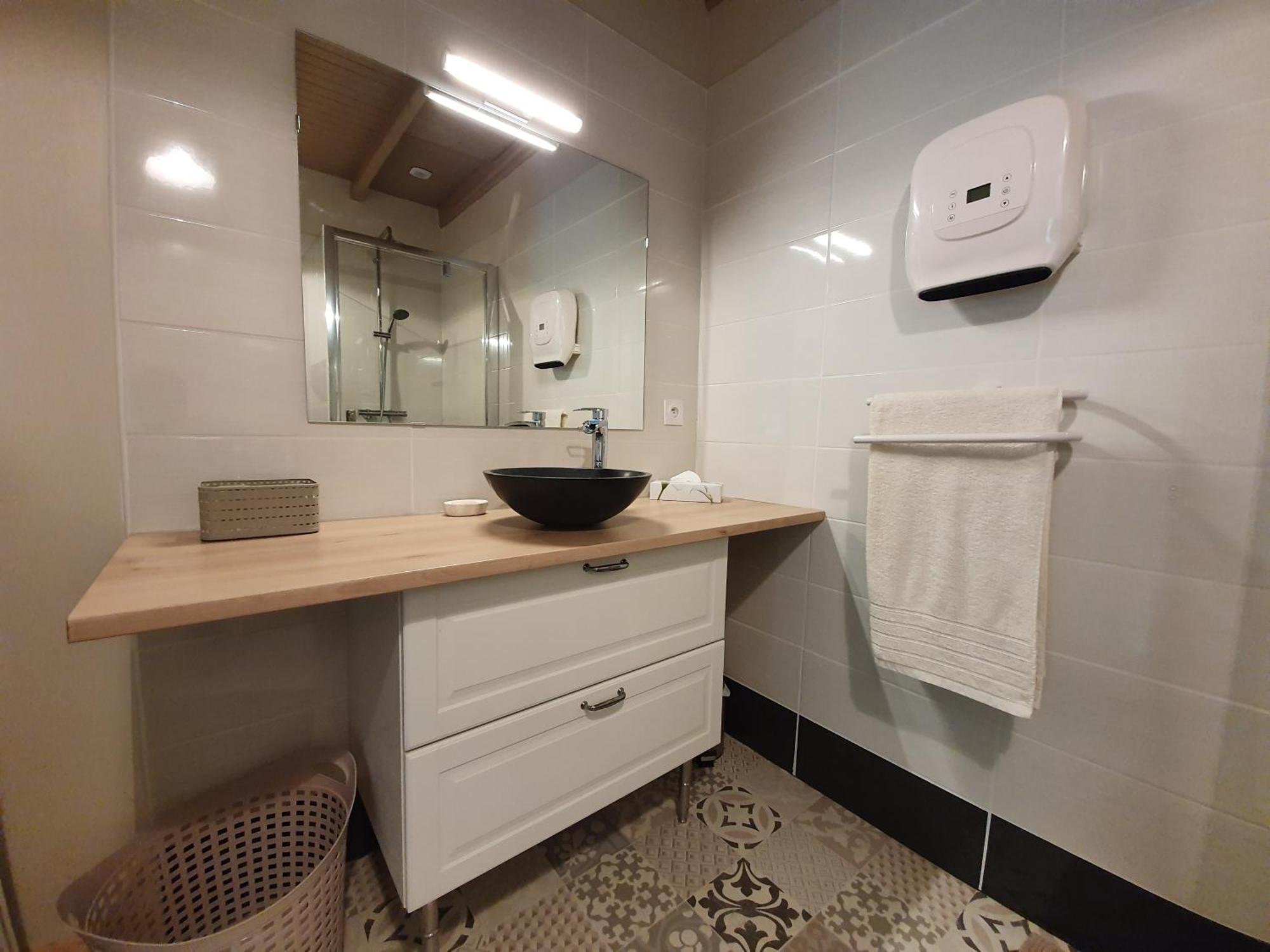 Gite Confortable Avec Spa Prive Et Confort Moderne Pont-de-Larn Exterior photo
